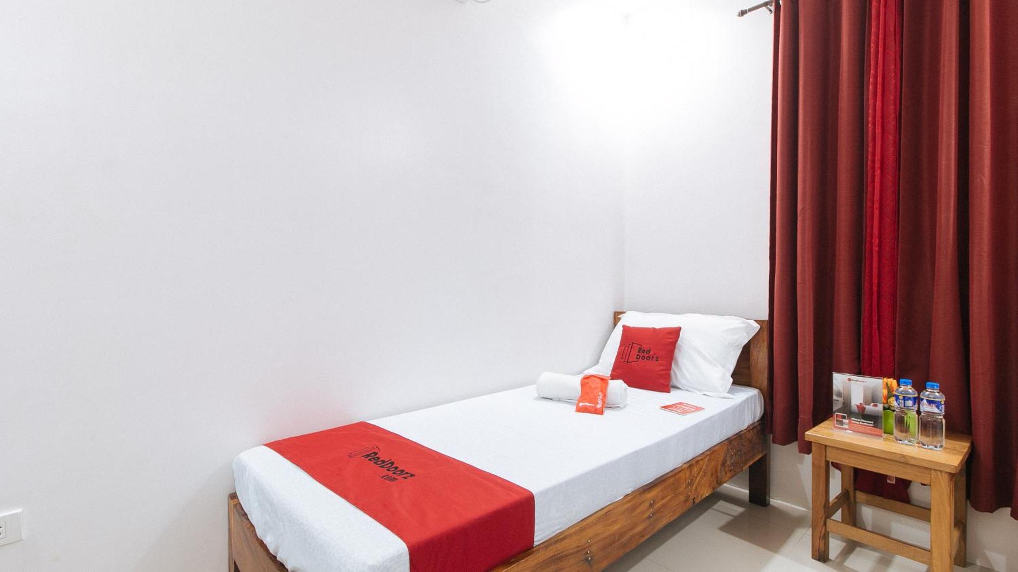 Reddoorz Plus @ Jollydays Hotel Nueva Ecija San Jose  Exterior foto